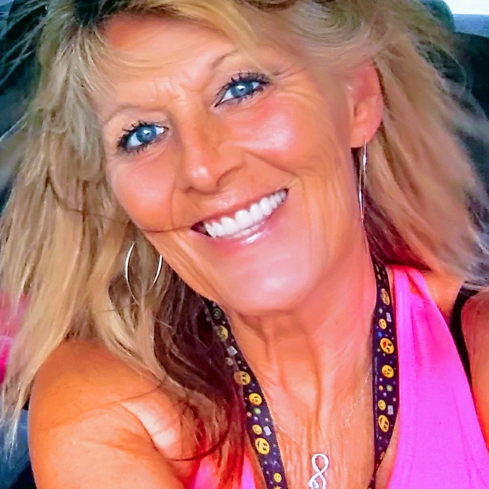 Meet your Posher, Lorie